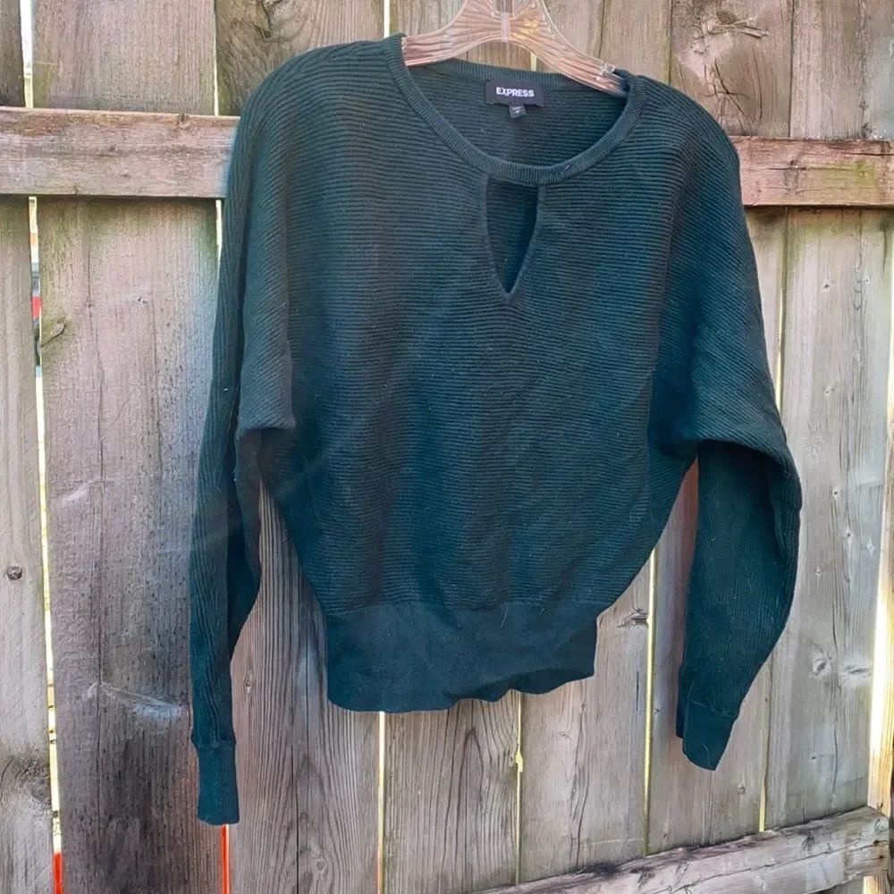 Express green keyhole top sz. S